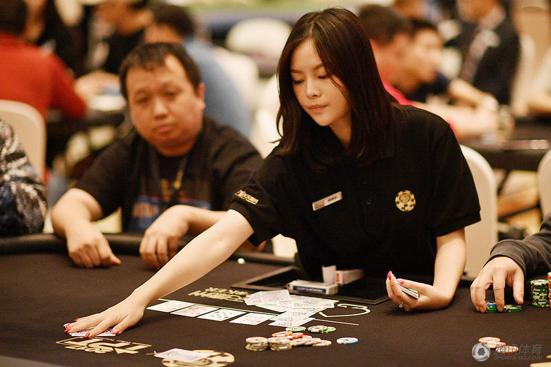 除了年薪六位数的17妹 WSOP中国赛美女云集