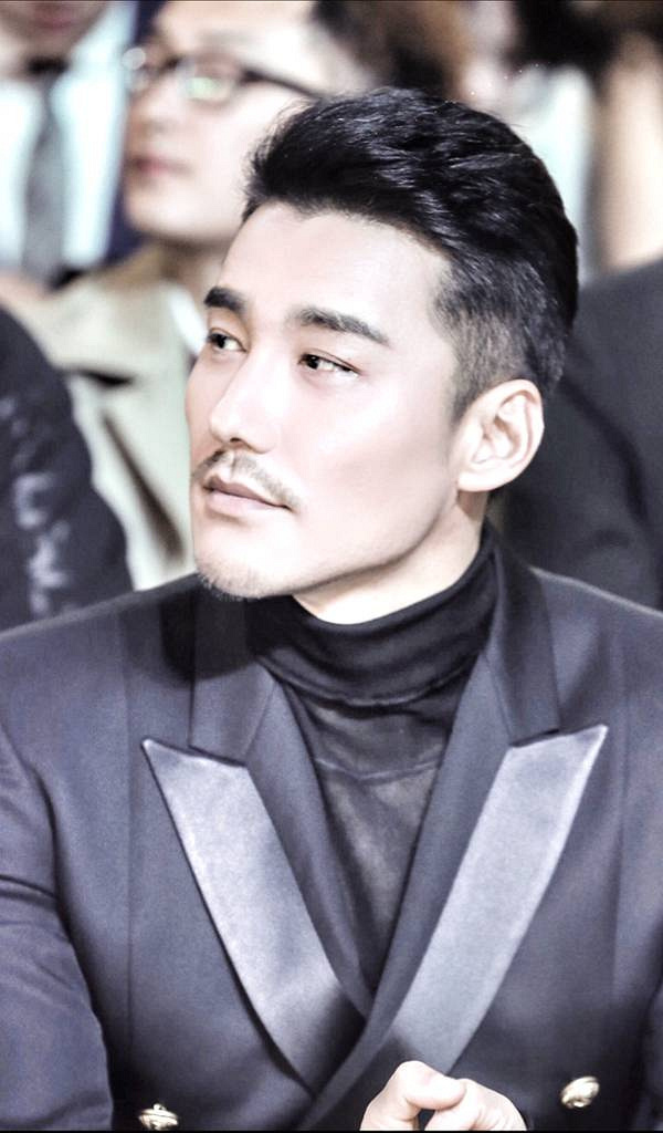 胡兵获时尚领袖演员奖 登"全球最佳着装男士"top50