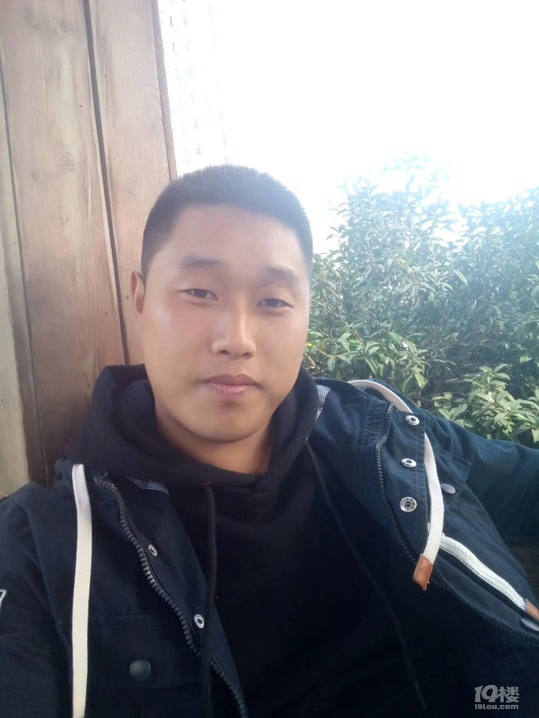很简单的一个人很踏实。希望早点遇到你。。。