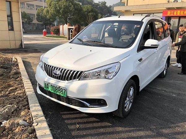 杭州第一块绿色车牌!6位数!浙江今起启用新能