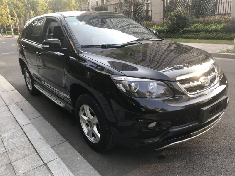 比亚迪s6自动最高配 黑色