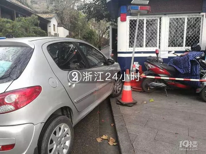 地震了?女司机一脚油门冲向断桥,值班民警-早