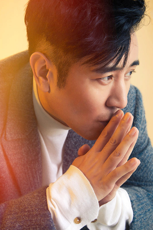 于和伟暖冬大片曝光 彰显优雅绅士魅力