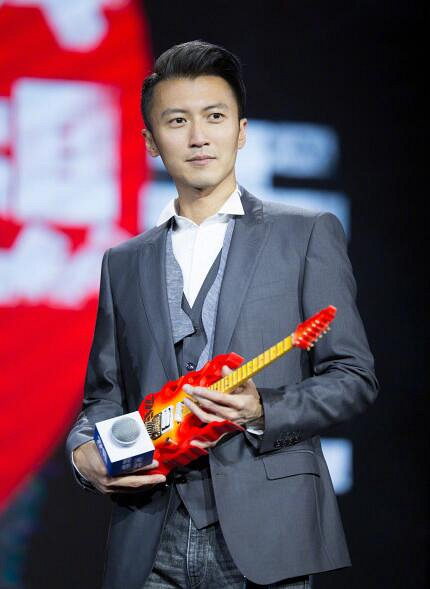 谢霆锋发新歌 小S祝福被消音:想看到你和XX亲