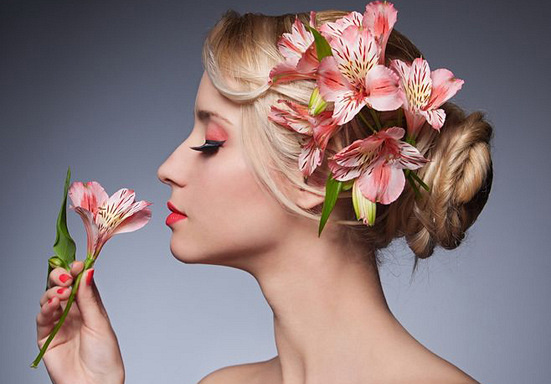 去掉脸上红血丝方法,用它脸上红血丝一抹就好