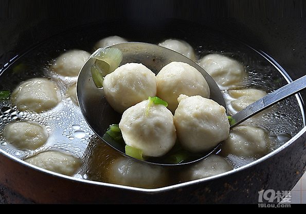 鱼丸汤的做法,虾黄金汤煮鱼丸