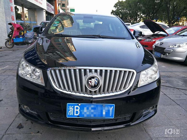 别克君越09款2.4自动 黑色