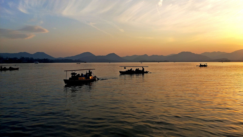 夕陽下的西子湖