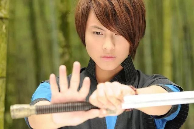 王子扮演的令狐聪武艺高强又高冷炫酷的样子让多少小女生尖叫不已