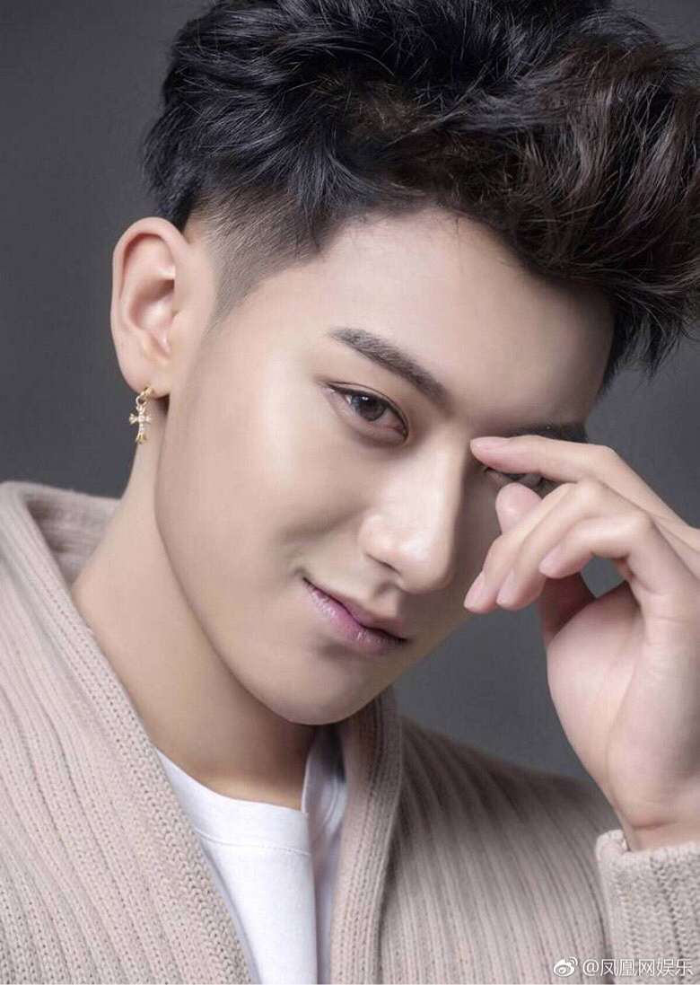 黄子韬深夜发文累到喘不动气好像生活在地狱