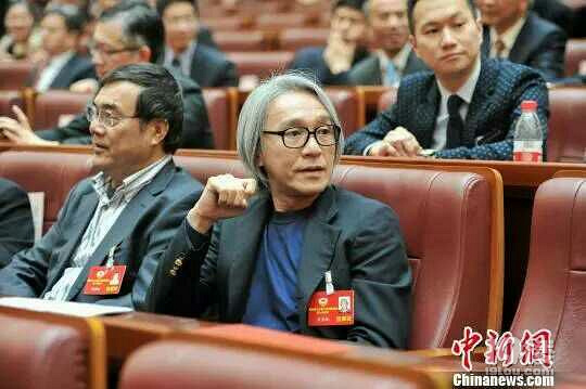 周星驰出席政协会议望香港青年借东风到内