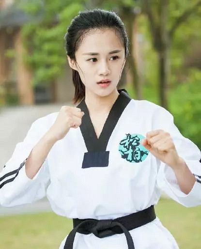 2016年《旋风少女2》播出,女主角戚百草的饰演者换