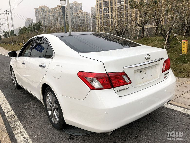 雷克萨斯es350豪华型 白色