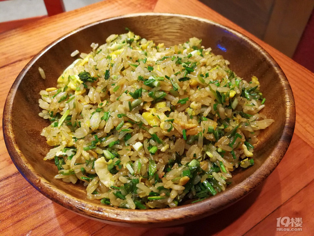 炒饭有什么特别的?特别的当然是那来自千岛湖高山上的野葱.