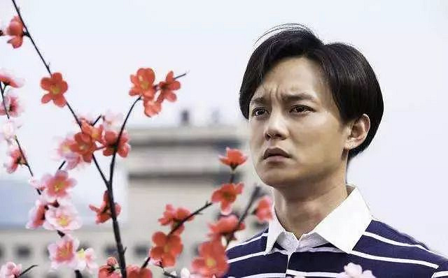 但说起他的作品 大家可能会异口同声: " 哦~原来是他" 《夏洛特烦恼