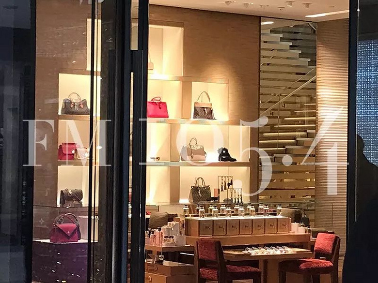 一万五的lv包包要买必须搭售杭州大厦lv专柜这么霸气