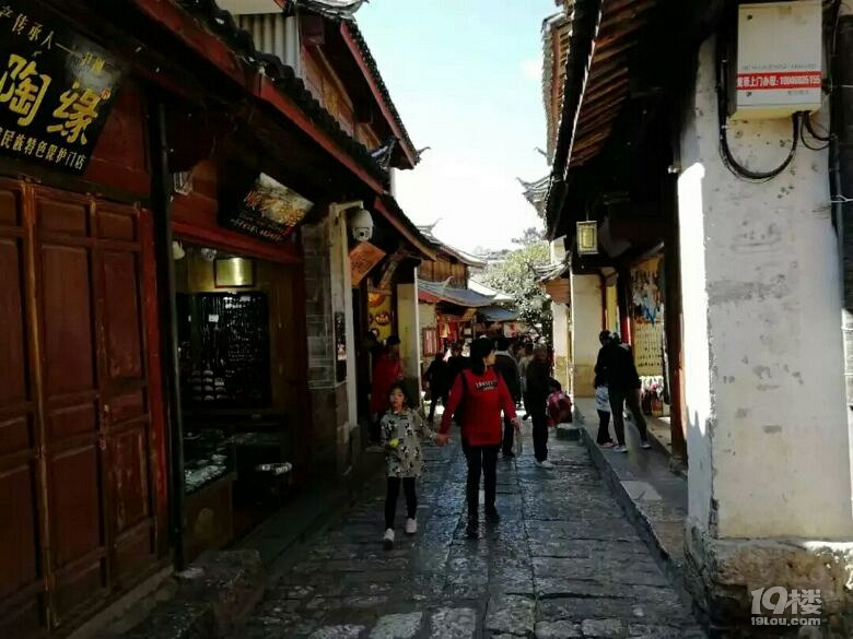 萧山小伙春节去丽江旅游,回来发帖感慨:快被挤