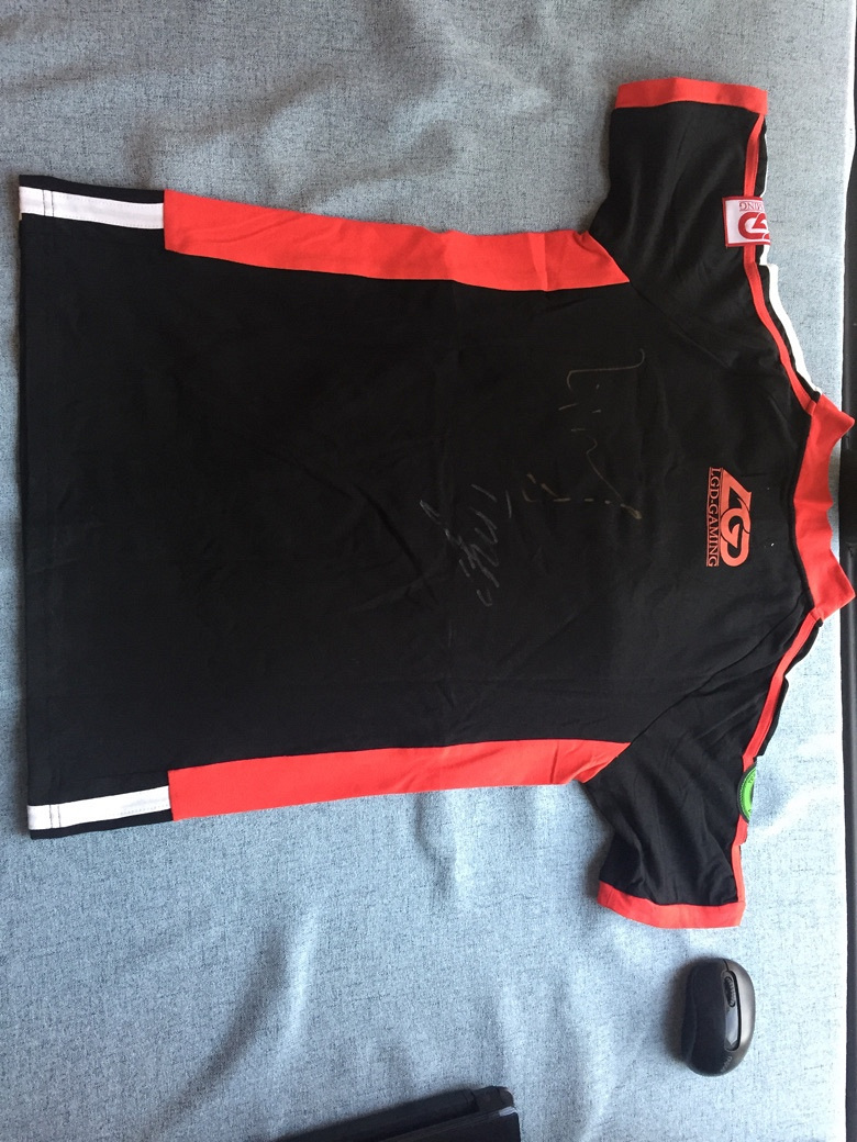 出王者荣耀LGD老干爹队员签名全新T恤一件