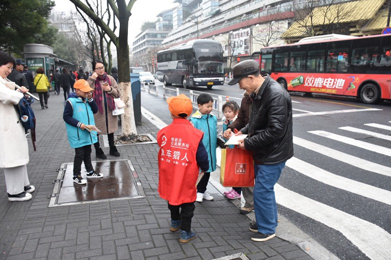新年第一个周末参加张能庆公益服务站志愿者活
