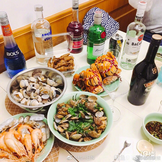 空巢青年出租自己的厨房,一个人吃饭太寂寞了