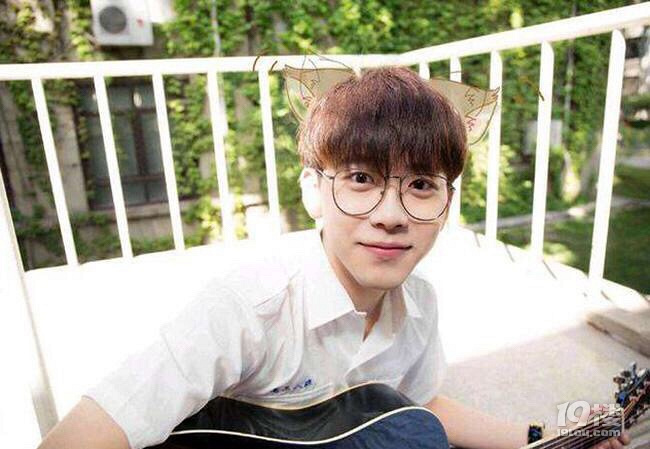 过气网红费启鸣为什么又红了?费启鸣为什么这