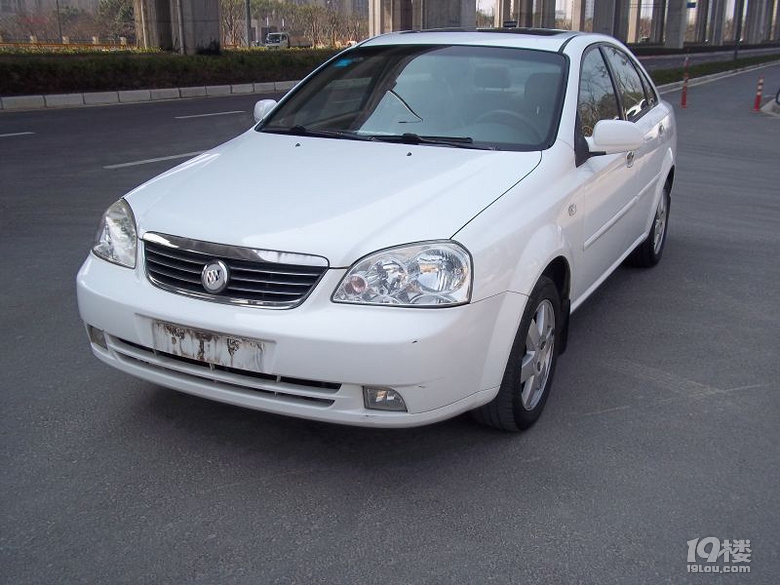 05年 别克凯越 白色