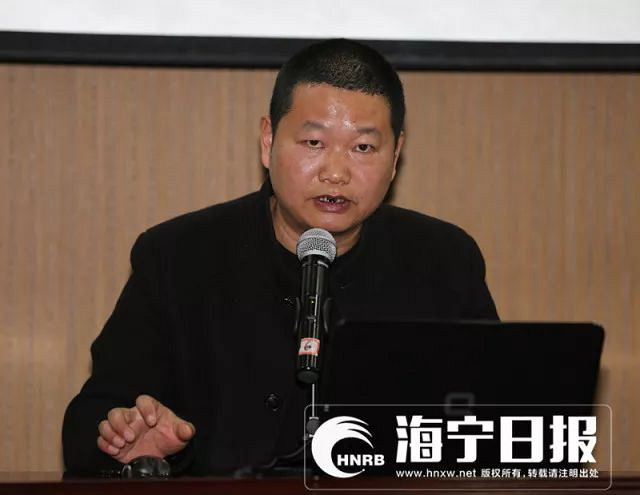 长安镇辛江中心小学校长许敏锋