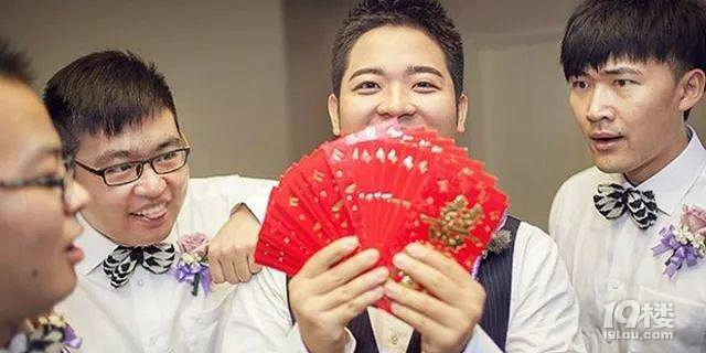 结婚时,新人要给哪些人发红包?金额包多少?什么时候发?