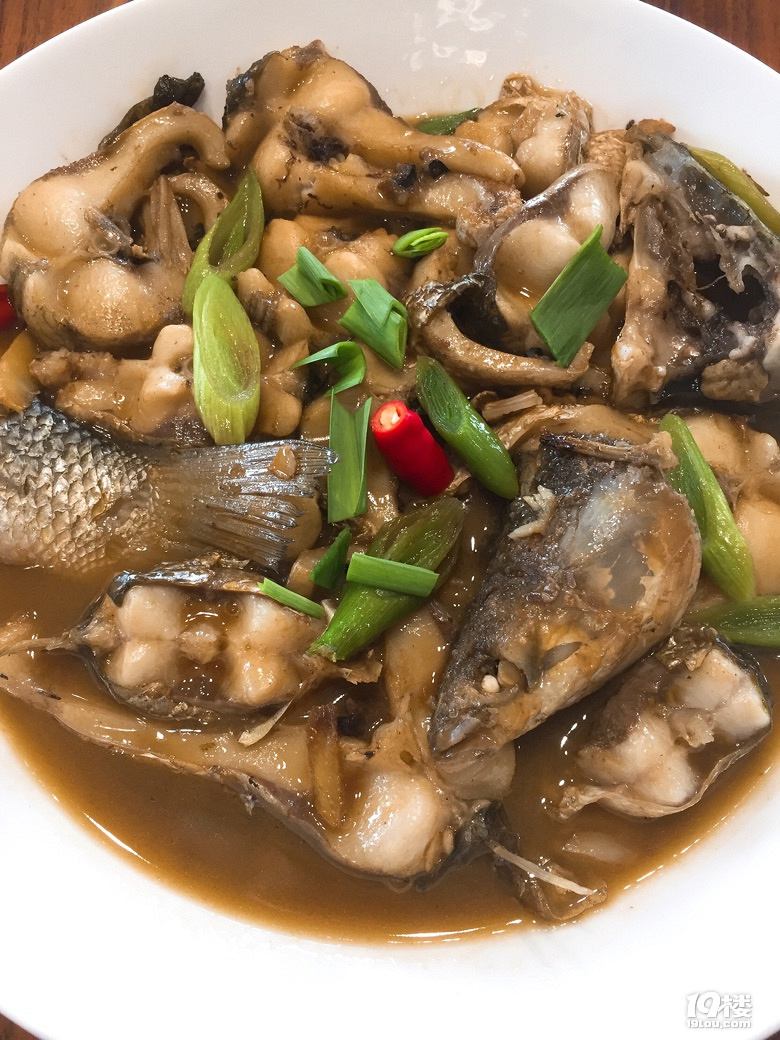 烧钱塘江鲻鱼17元一斤,1.2斤21元.