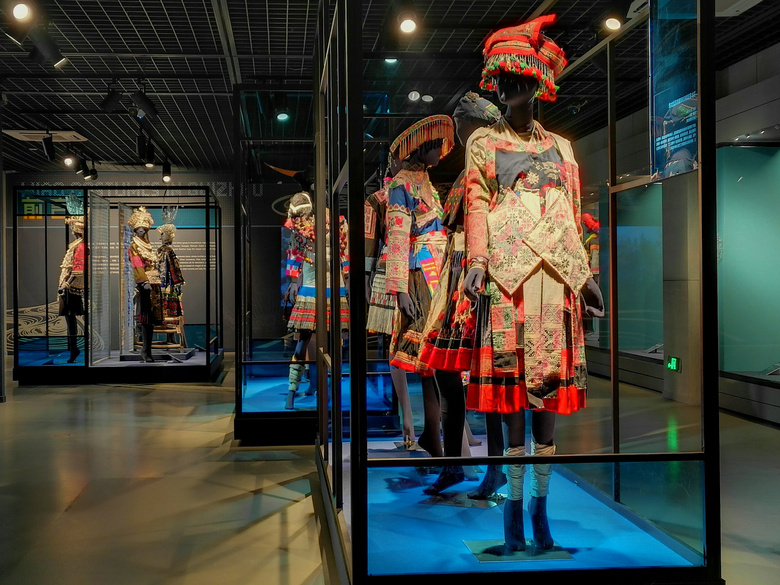 霓裳银装--贵州苗族服饰艺术展掠影