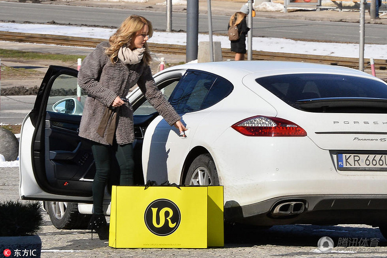 高清:还是时尚圈好混?U拉创自主品牌 副业风生