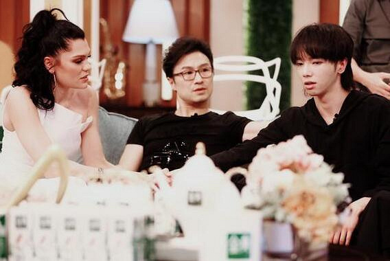 结石姐八卦华晨宇女友 还在节目现场征男友