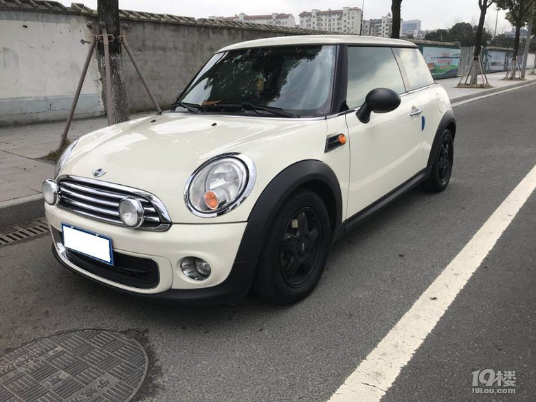 出售美女私家 宝马mini迷你 1.6 白色