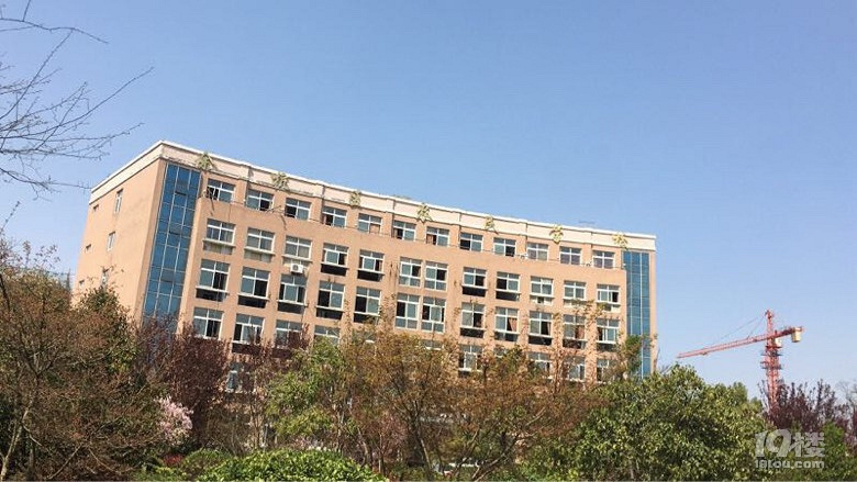 老余杭农民学校改成凤凰小学8月完工9月就上学,良知何在?