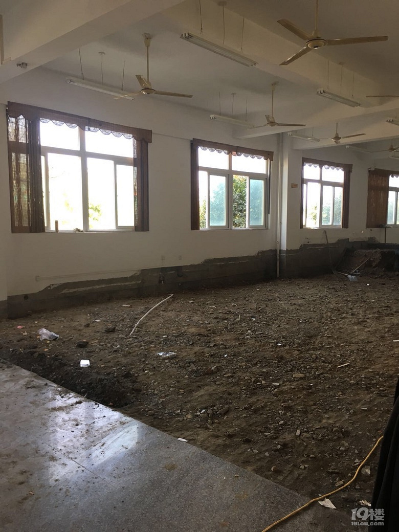 老余杭农民学校改成凤凰小学8月完工9月就上学,良知何在?