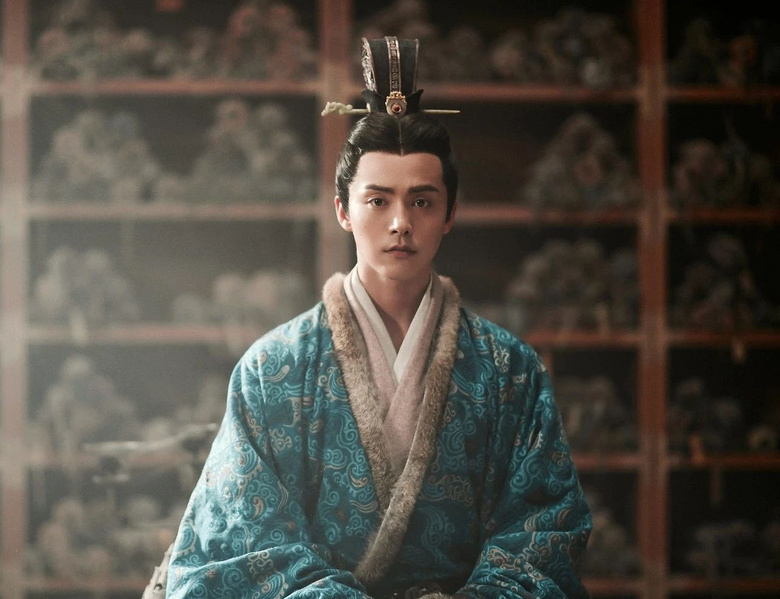 小奶狗皇帝碰上御姐皇后,却念念不忘小狼狗义兄