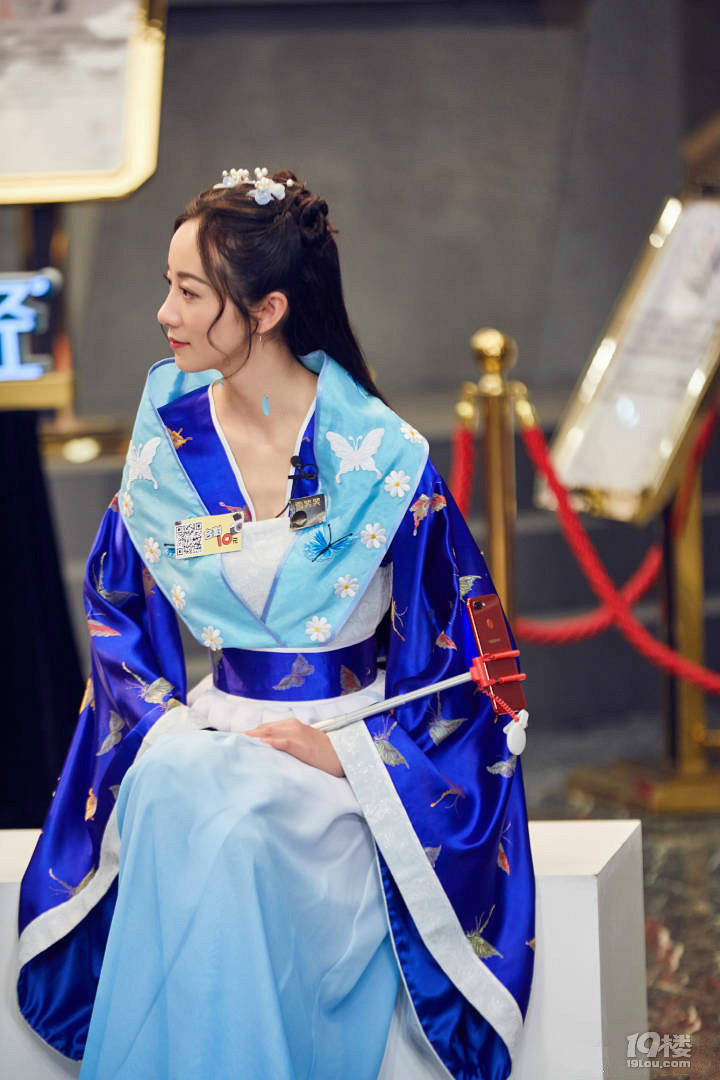 韩雪《大侦探》化身鬼马合影模特 隐藏身份显机智-综艺节目-影视抢先