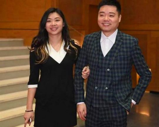 中国台球一哥丁俊晖宣布当爸 富二代妻子默默守候9年