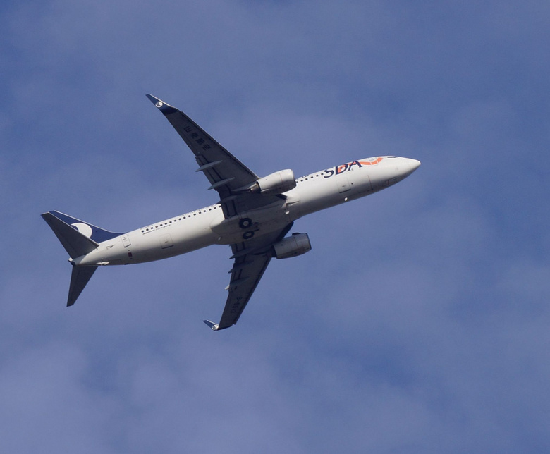 拍拍空中的飞机