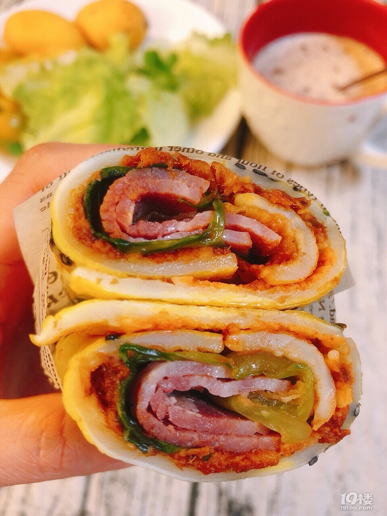 呦呦切克闹煎饼果子来一套---鸡蛋培根卷饼