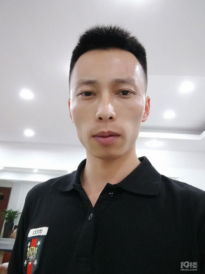 对面的美女看过来本人86年,身高178