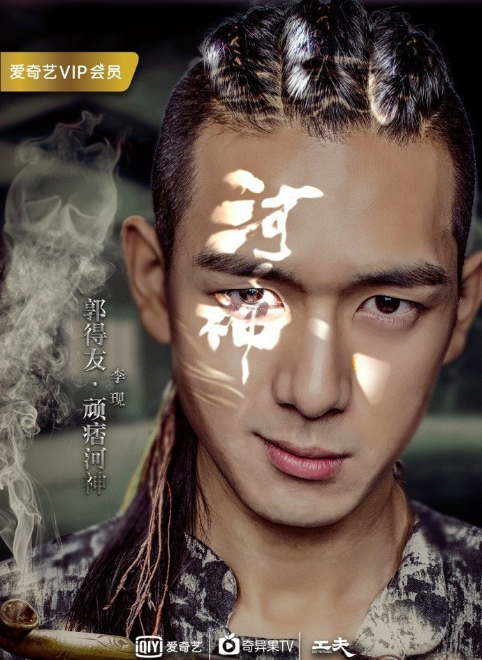 在少年气和痞帅男人味间随意切换,这样的精分男孩你会pick吗