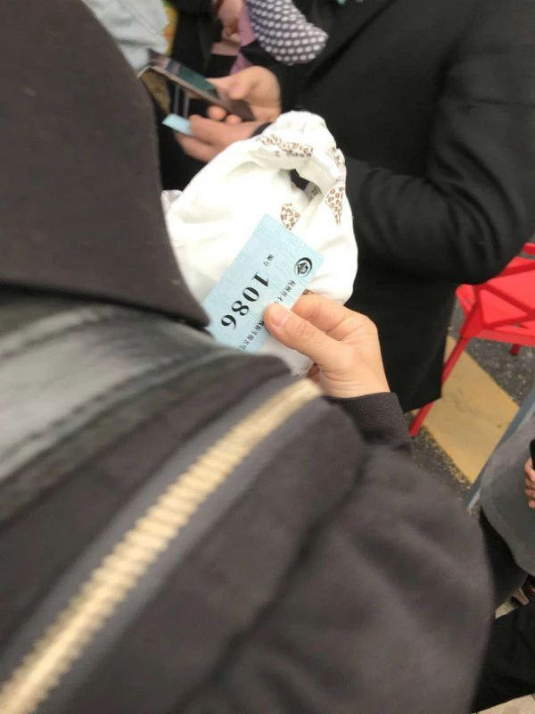 凌晨三点就有家长排队!杭城民办小学今天面试