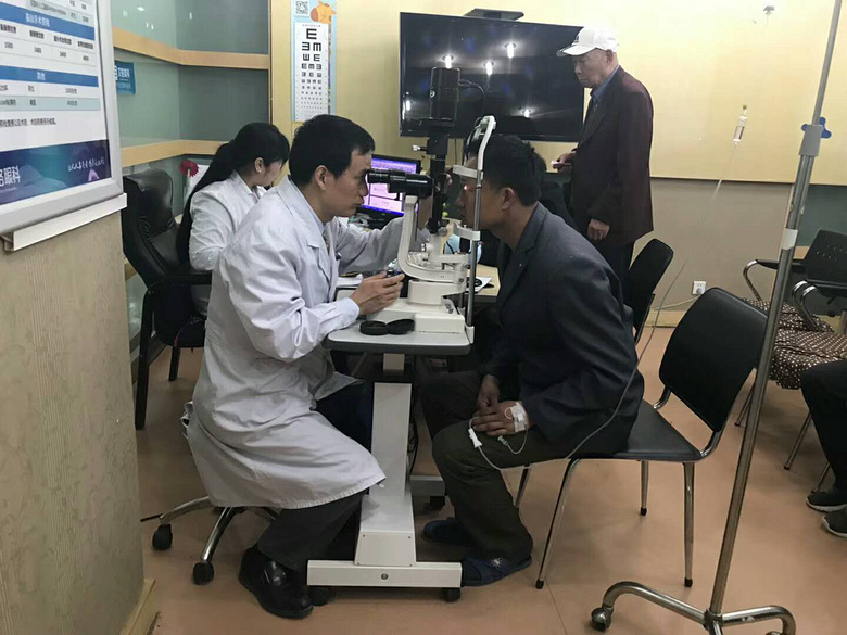 武汉患了飞蚊症怎么办艾格眼科专家30分钟帮