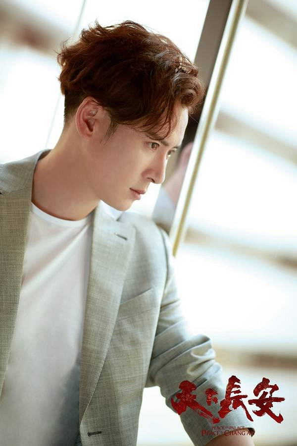 韩栋亮相《天下长安》点映会 自侃圆润太子