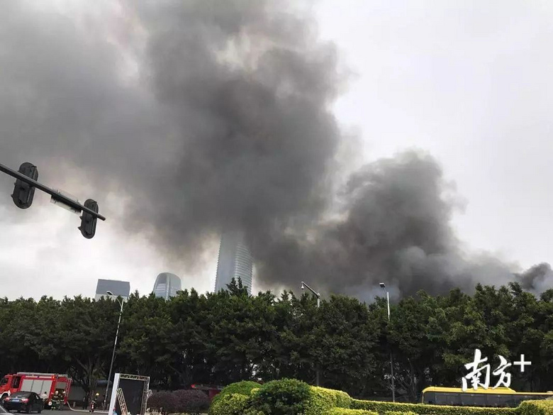 突发!广州万胜围地铁站附近发生火灾,浓烟滚滚