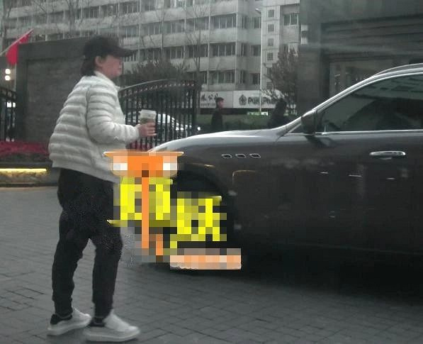 又一对姐弟恋被曝光!女星婚内出轨3次,带新欢