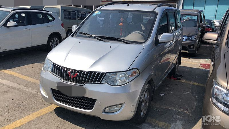 五菱宏光1.4 银色