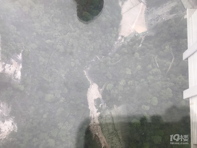我和女閨蜜一起漫步張家界鳳凰美圖美食美景