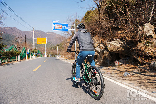 全地形智能電助力車的妙峰山一日游!21km長(zhǎng)爬坡僅40分鐘